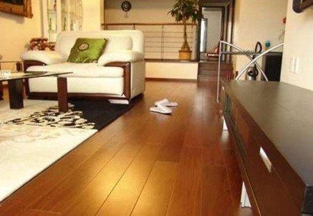 木地板创意铺装方法提升空间审美效果(图1) 木地板新的铺法,打造不一样的视觉效果