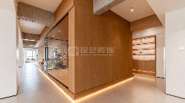 原木色工业风办公空间设计，自然共生理念打造舒适工作环境(图7)