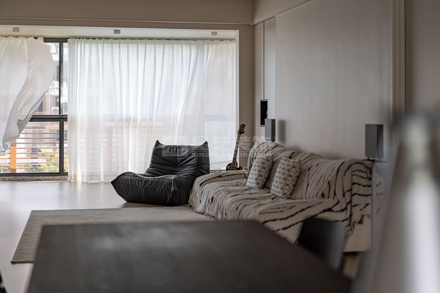 几何美学与空间哲学：极简黑方块设计的纯粹情感表达(图3)