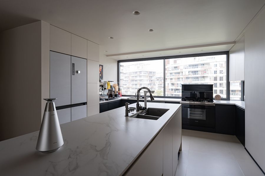 几何美学与空间哲学：极简黑方块设计的纯粹情感表达(图10)