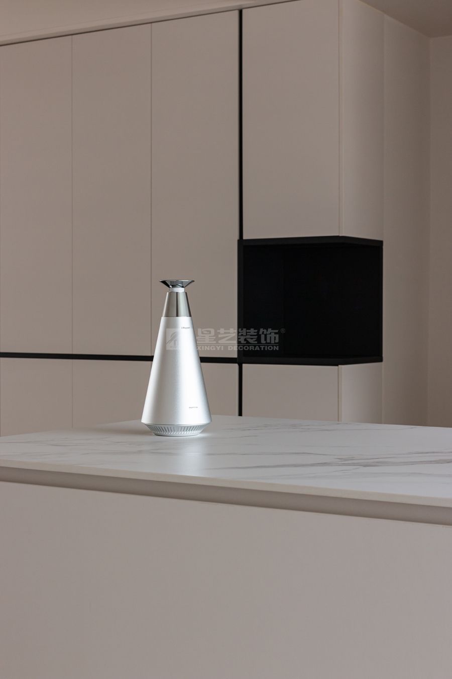 几何美学与空间哲学：极简黑方块设计的纯粹情感表达(图13)