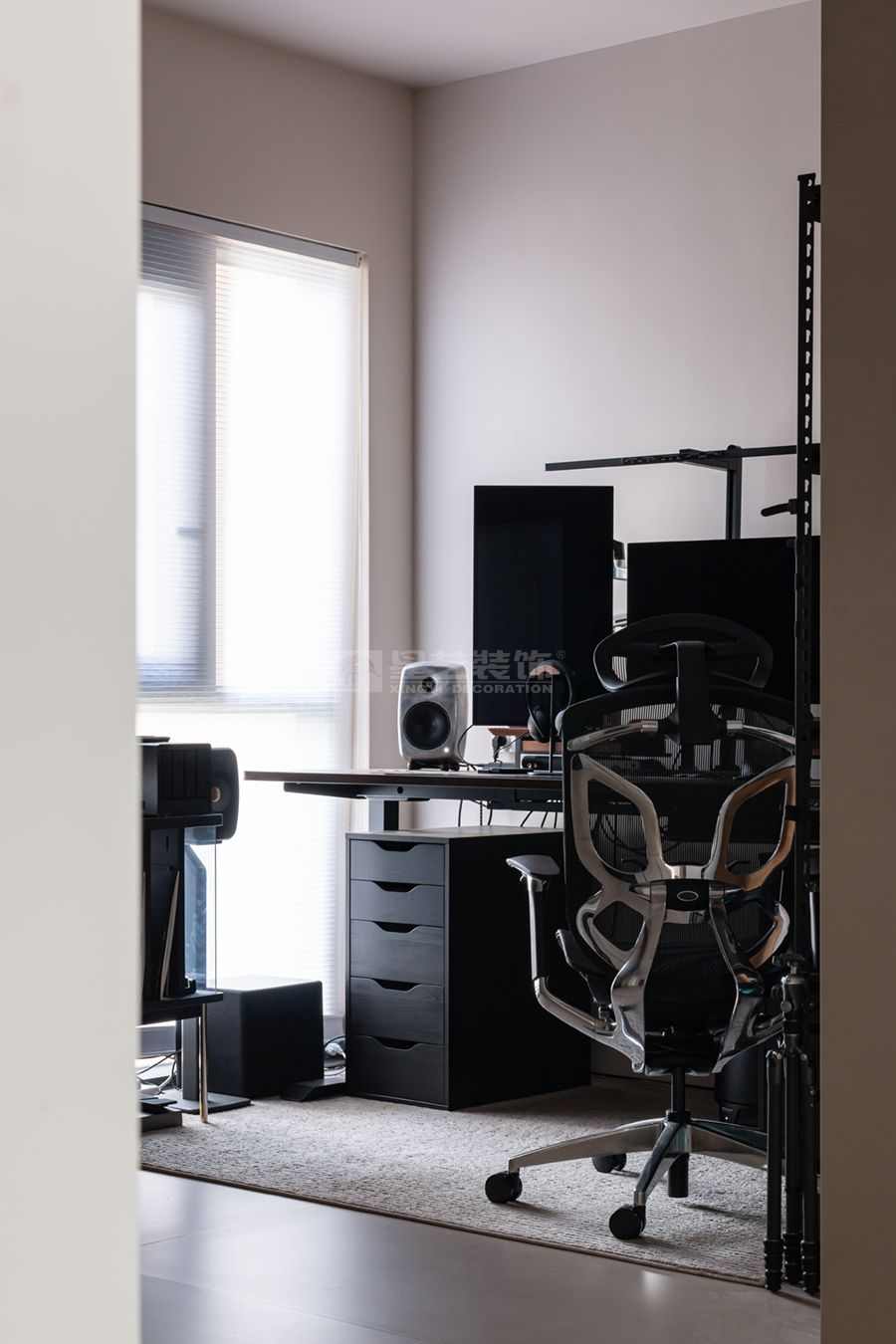 几何美学与空间哲学：极简黑方块设计的纯粹情感表达(图19)