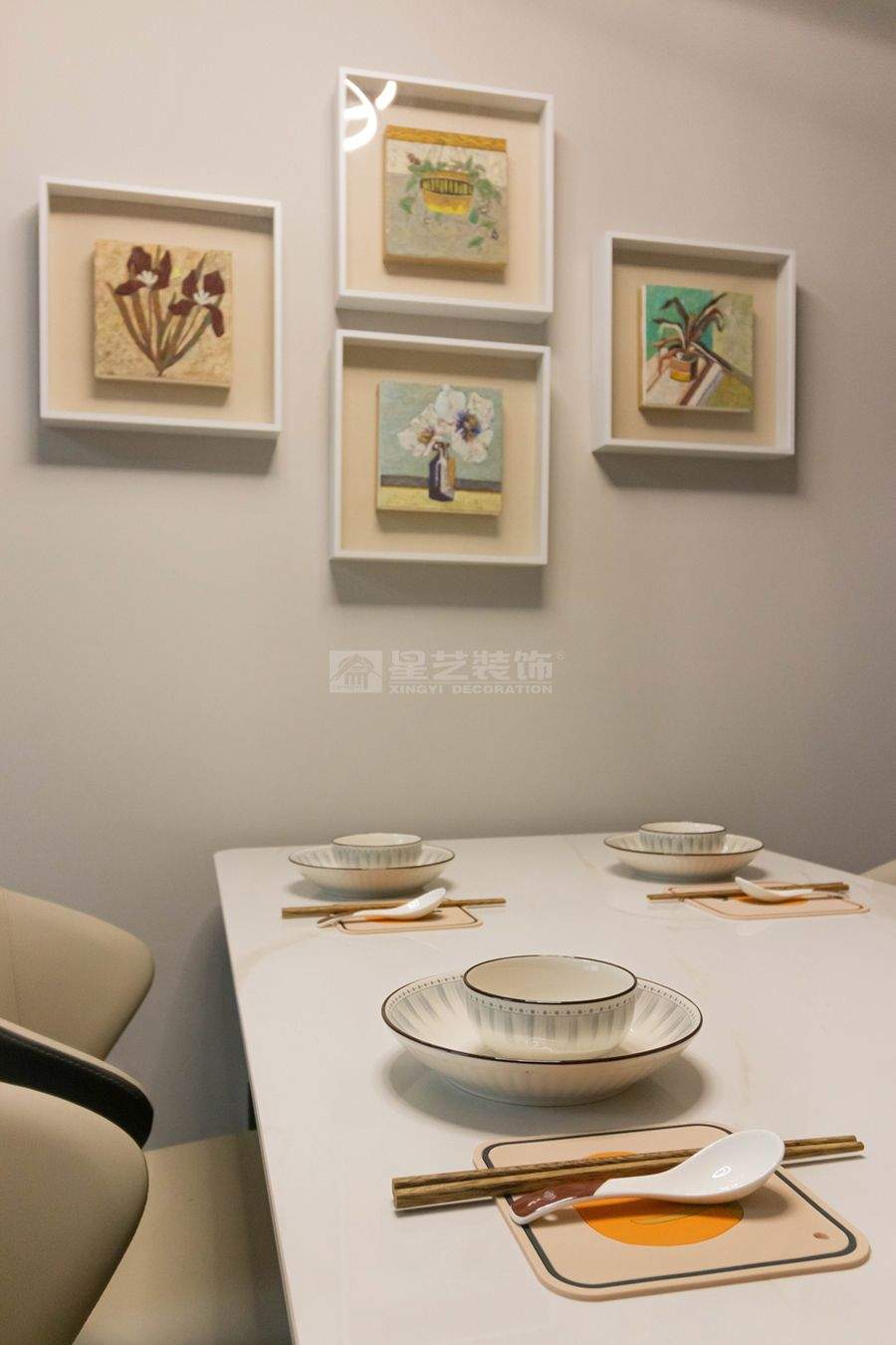 暖灰材质打造层次感精装房，漆画艺术融入现代家居设计(图4)