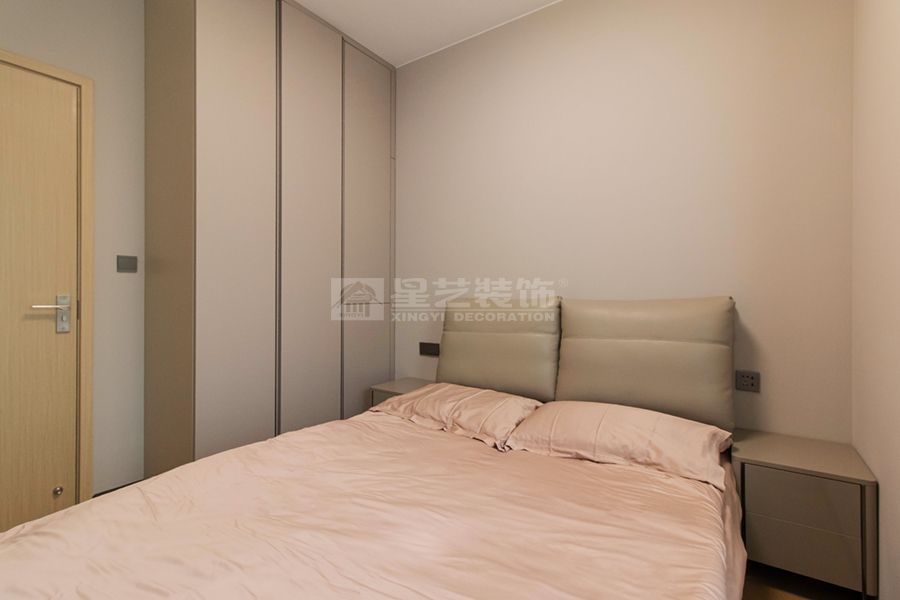 暖灰材质打造层次感精装房，漆画艺术融入现代家居设计(图7)