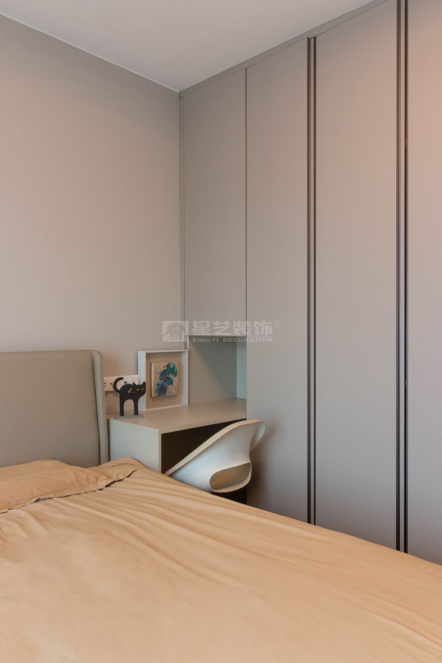 暖灰材质打造层次感精装房，漆画艺术融入现代家居设计(图11)