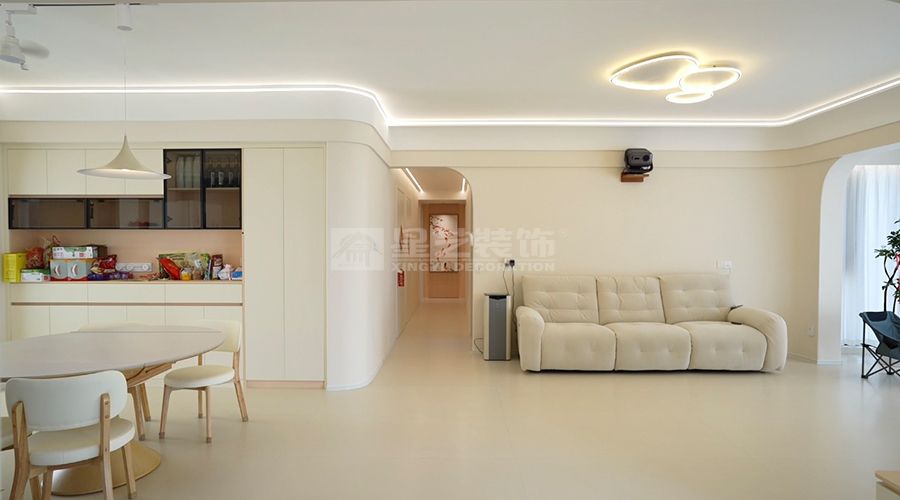 现代奶油风设计打造温馨家居，弧形元素营造舒适氛围(图2)