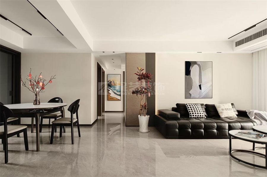 黑白灰现代家居设计，四口之家的极简生活美学(图2)