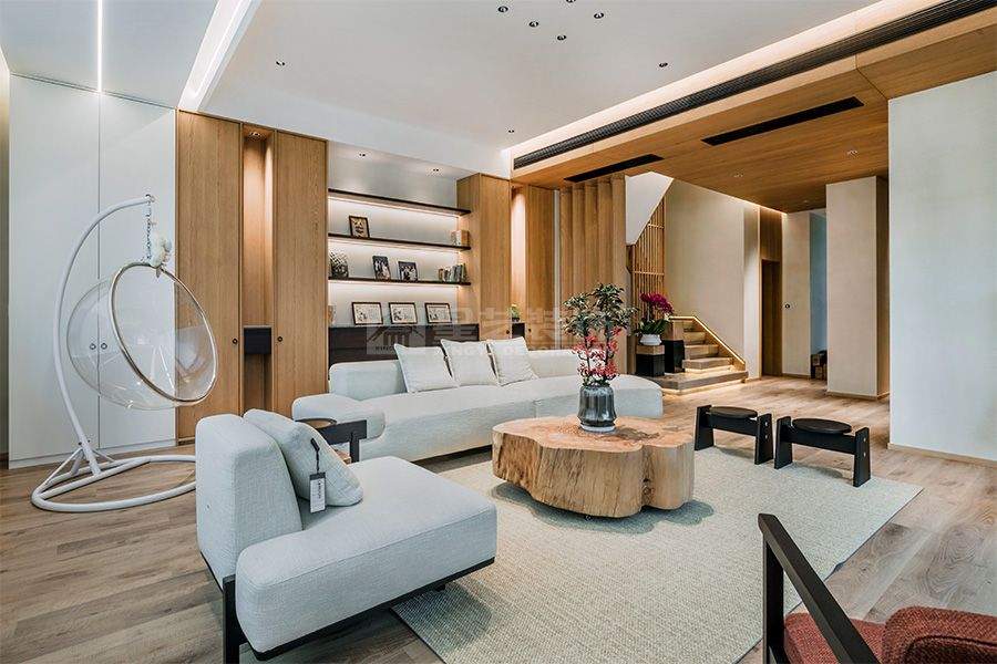 原木风设计精髓：自然简约理念打造温馨家居空间(图2)