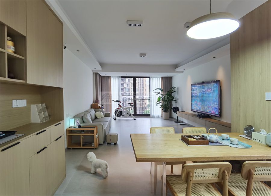 142㎡原木风四居室设计，开放式厨房配独立衣帽间(图10)