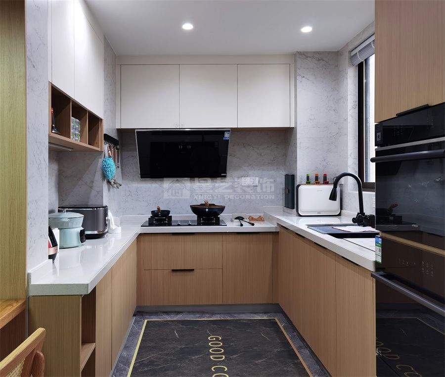 142㎡原木风四居室设计，开放式厨房配独立衣帽间(图15)