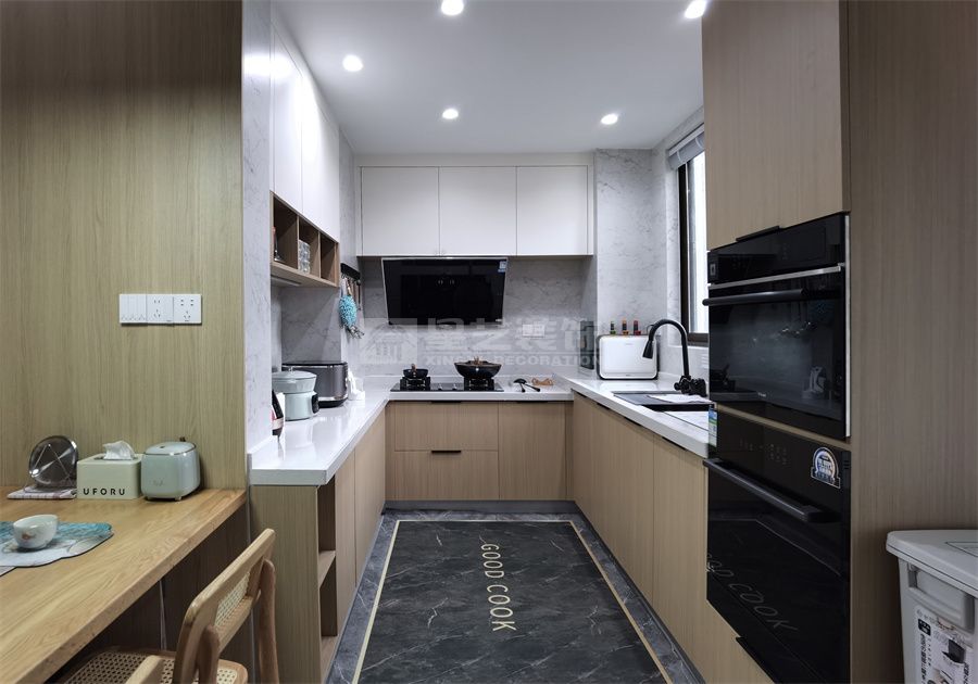 142㎡原木风四居室设计，开放式厨房配独立衣帽间(图14)