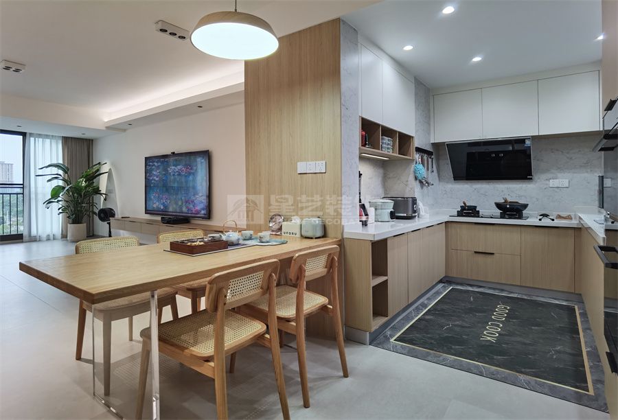 142㎡原木风四居室设计，开放式厨房配独立衣帽间(图18)