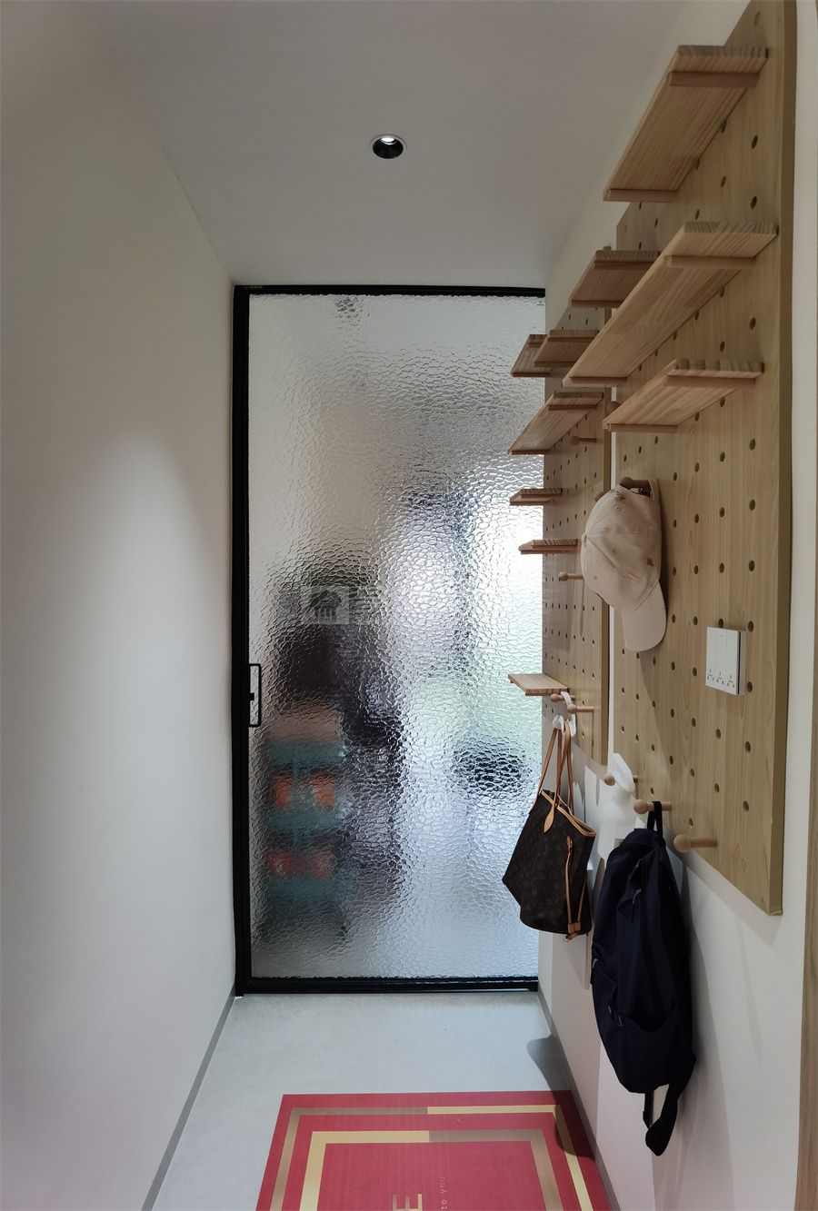 142㎡原木风四居室设计，开放式厨房配独立衣帽间(图21)