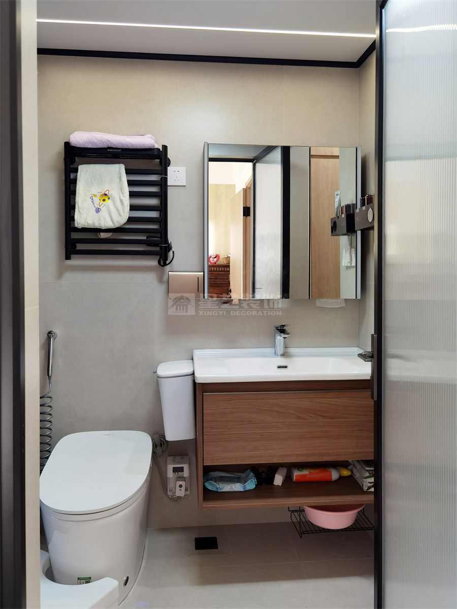 142㎡原木风四居室设计，开放式厨房配独立衣帽间(图22)