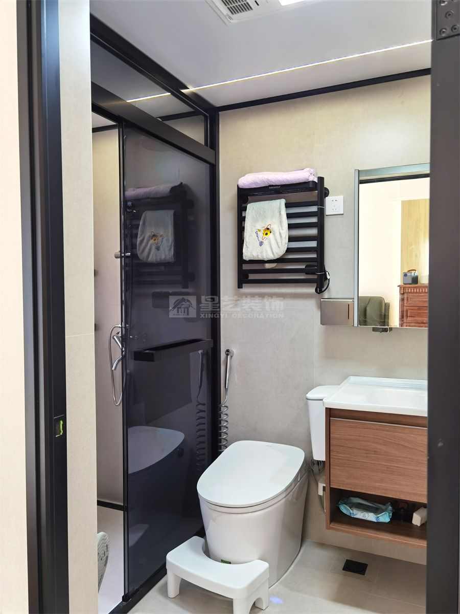 142㎡原木风四居室设计，开放式厨房配独立衣帽间(图25)