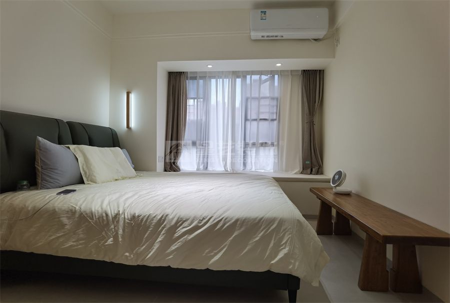 142㎡原木风四居室设计，开放式厨房配独立衣帽间(图30)