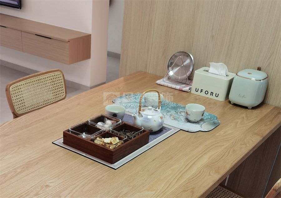 142㎡原木风四居室设计，开放式厨房配独立衣帽间(图36)