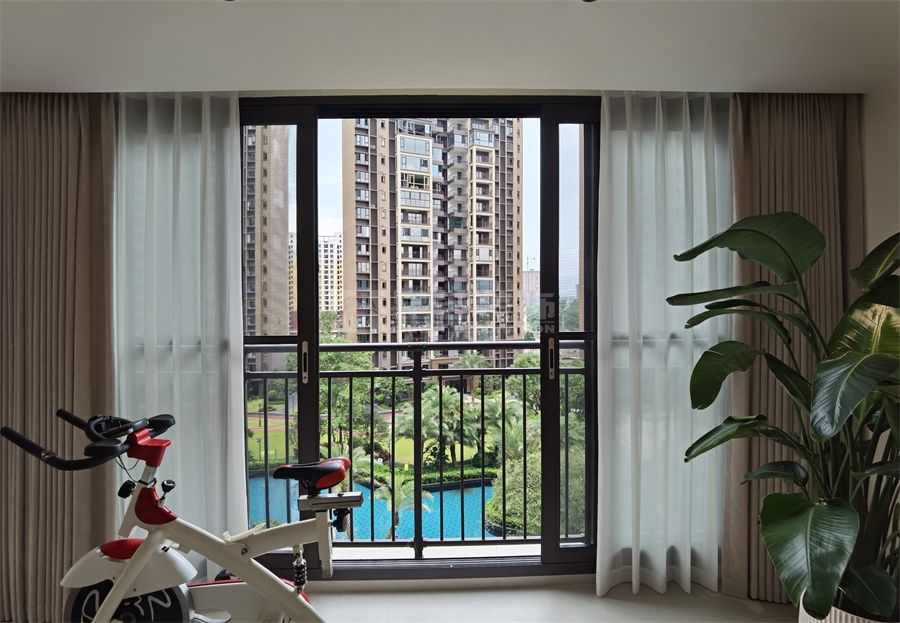 142㎡原木风四居室设计，开放式厨房配独立衣帽间(图38)