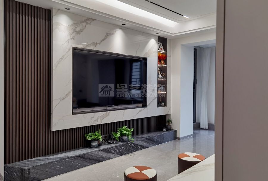 五房户型改造设计案例，客厅阳台打通增加使用面积(图1)