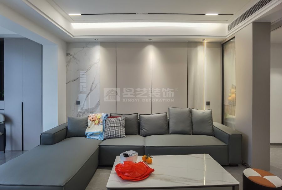 五房户型改造设计案例，客厅阳台打通增加使用面积(图3)