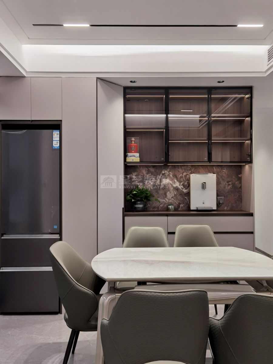 五房户型改造设计案例，客厅阳台打通增加使用面积(图8)