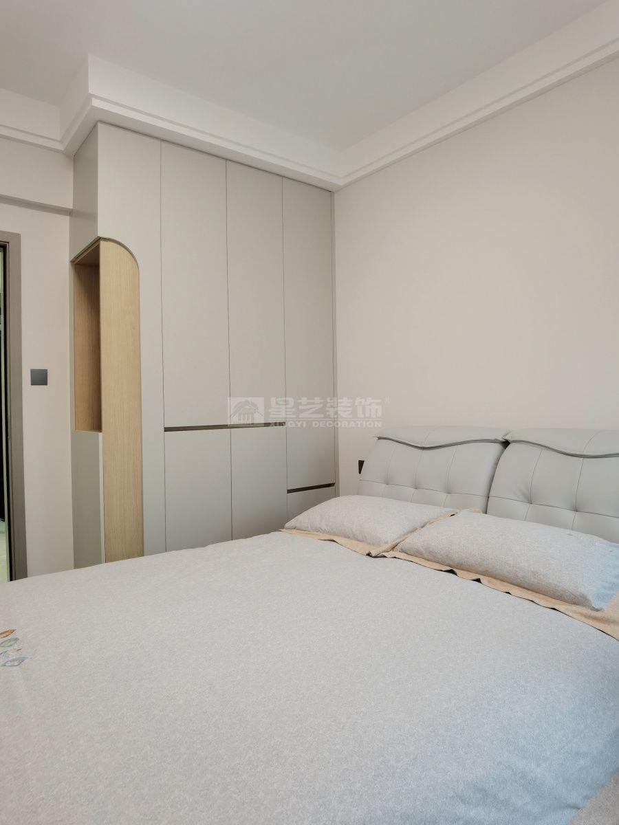 五房户型改造设计案例，客厅阳台打通增加使用面积(图11)