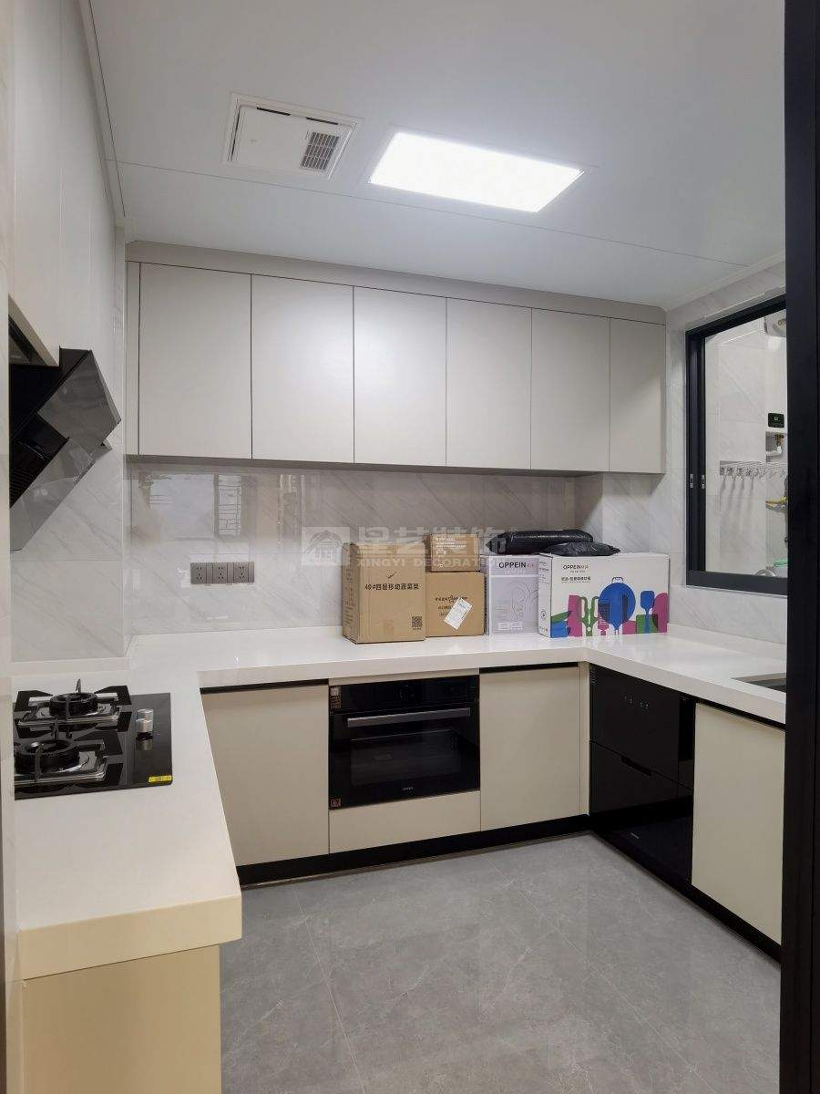 五房户型改造设计案例，客厅阳台打通增加使用面积(图13)