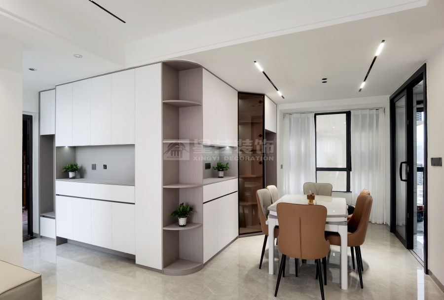 L型连体柜设计打造极简收纳空间，悬浮电视墙营造现代家居氛围(图3)