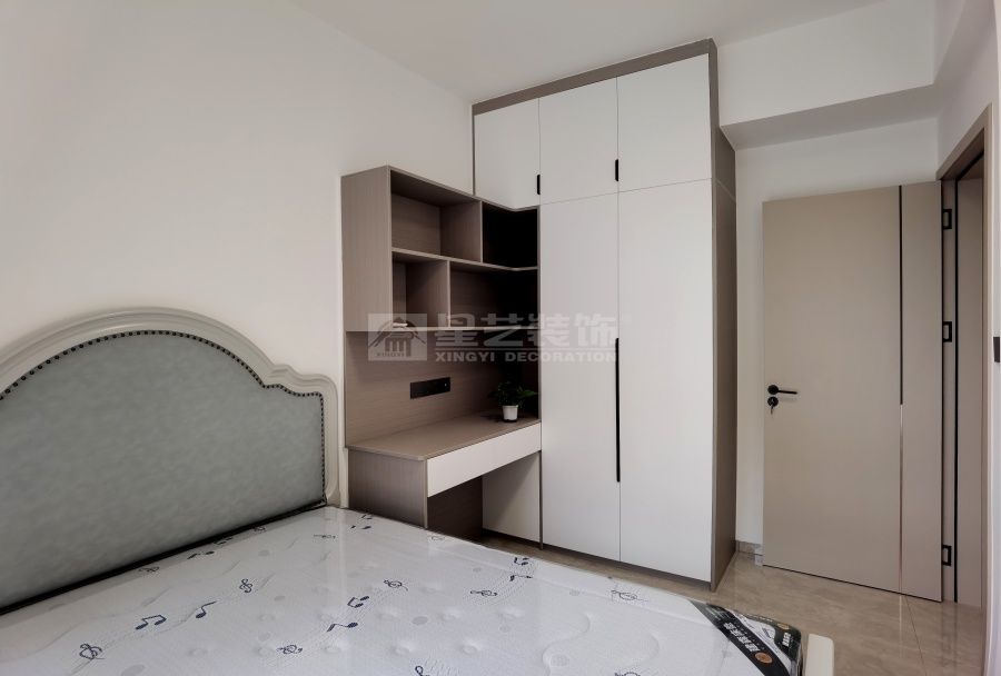 L型连体柜设计打造极简收纳空间，悬浮电视墙营造现代家居氛围(图8)