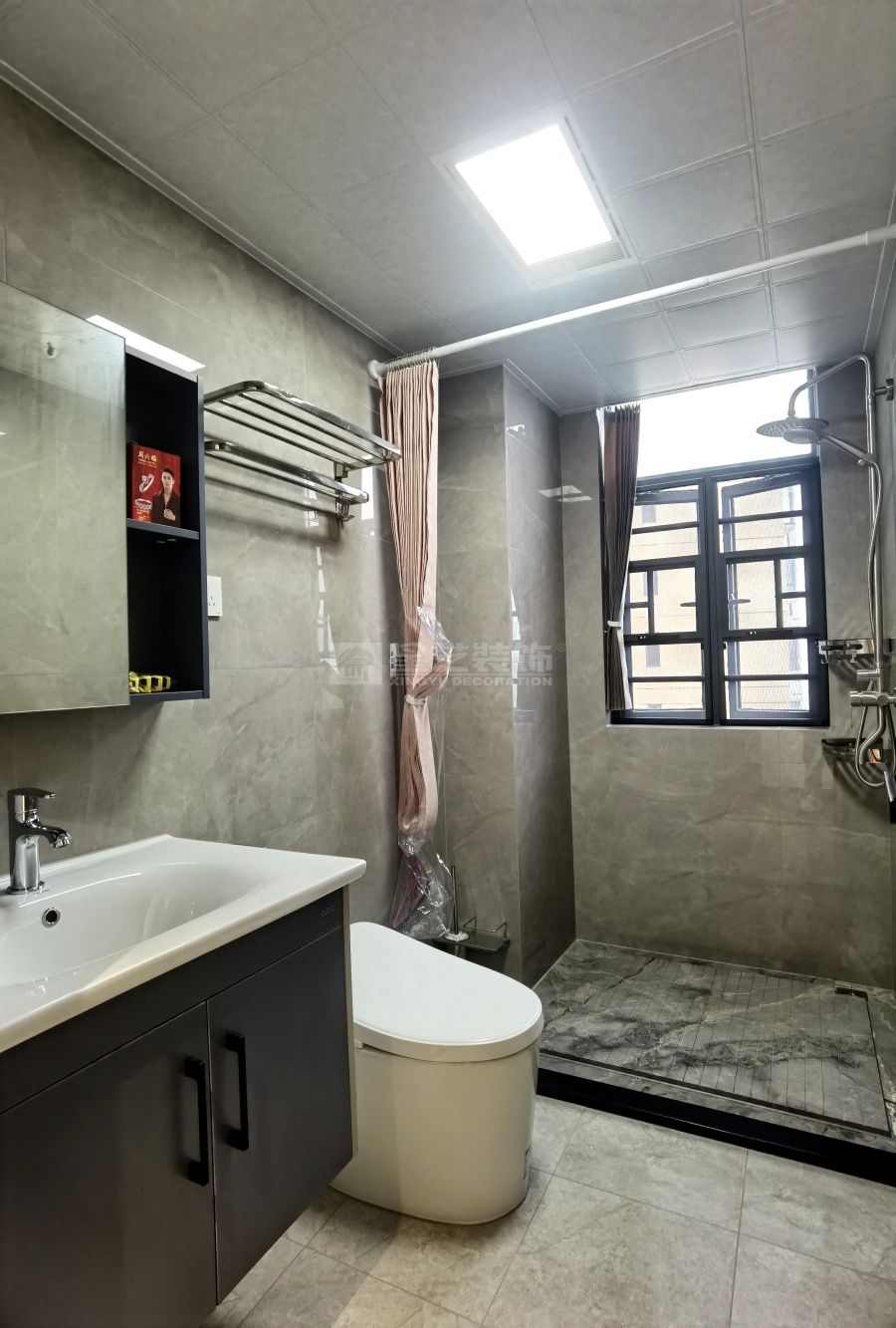 160㎡现代风住宅设计，悬浮顶打造高挑空间感(图17)