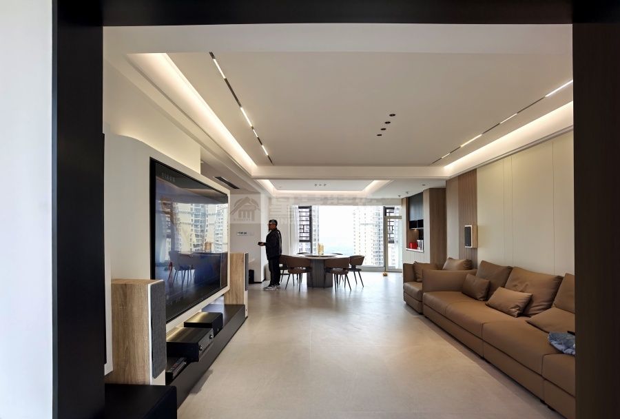 双层住宅设计新理念：无主灯吊顶搭配悬浮元素营造现代简约生活空间(图2)