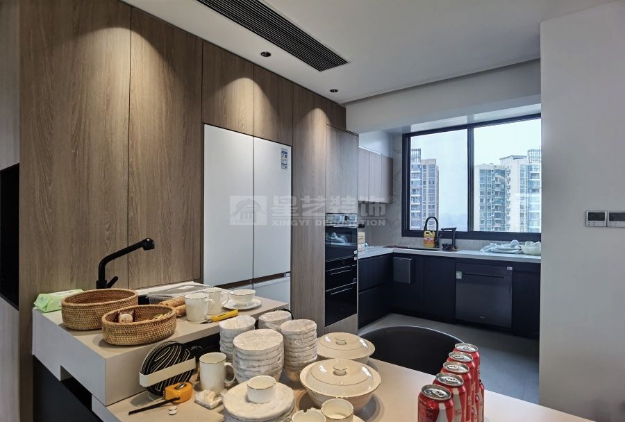 双层住宅设计新理念：无主灯吊顶搭配悬浮元素营造现代简约生活空间(图12)