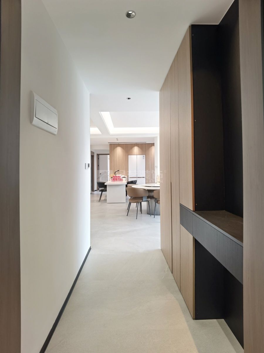 双层住宅设计新理念：无主灯吊顶搭配悬浮元素营造现代简约生活空间(图15)