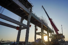 四川眉山：岷江彭山尖子山航电枢纽工程持续建设