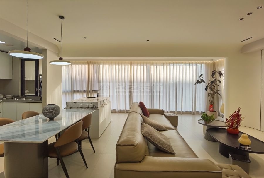 130㎡现代简约三室两厅改造设计，开放式厨房配独立衣帽间(图4)