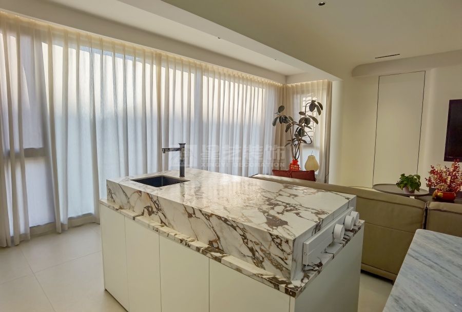 130㎡现代简约三室两厅改造设计，开放式厨房配独立衣帽间(图6)