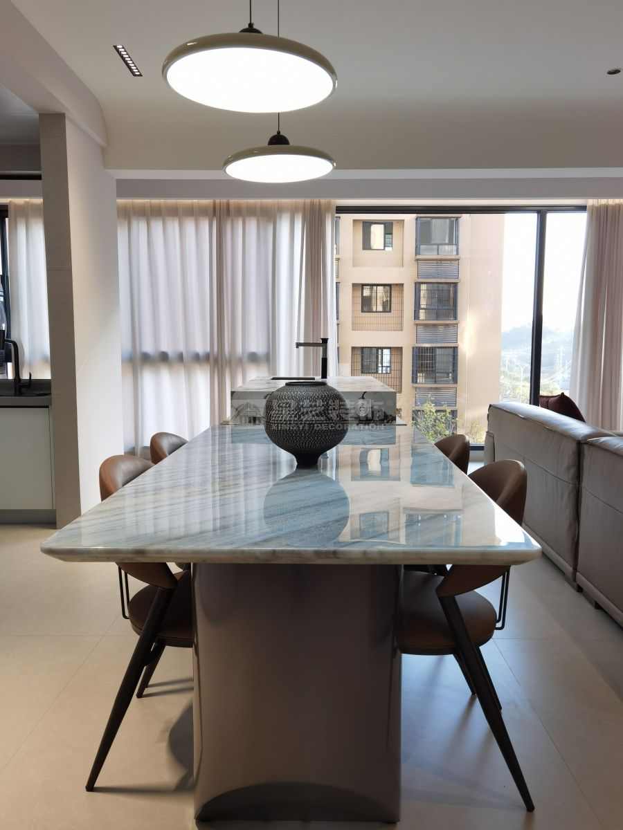 130㎡现代简约三室两厅改造设计，开放式厨房配独立衣帽间(图10)