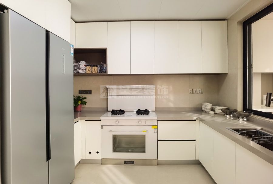 130㎡现代简约三室两厅改造设计，开放式厨房配独立衣帽间(图11)