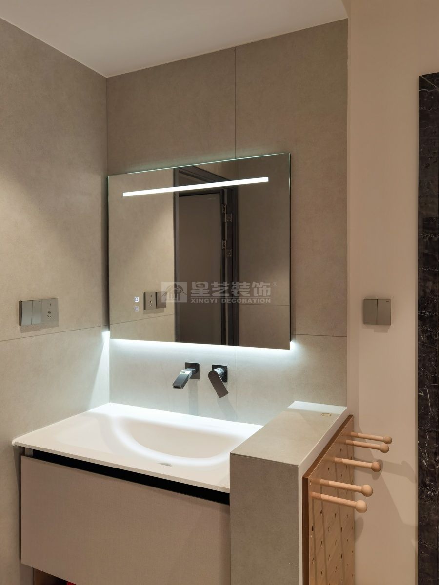 130㎡现代简约三室两厅改造设计，开放式厨房配独立衣帽间(图13)