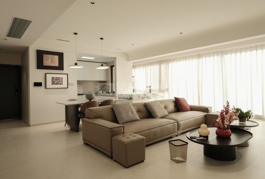 130㎡现代简约三室两厅改造设计，开放式厨房配独立衣帽间(图2)