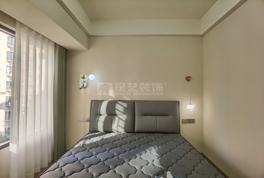 130㎡现代简约三室两厅改造设计，开放式厨房配独立衣帽间(图14)