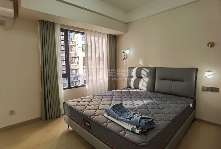 130㎡现代简约三室两厅改造设计，开放式厨房配独立衣帽间(图16)