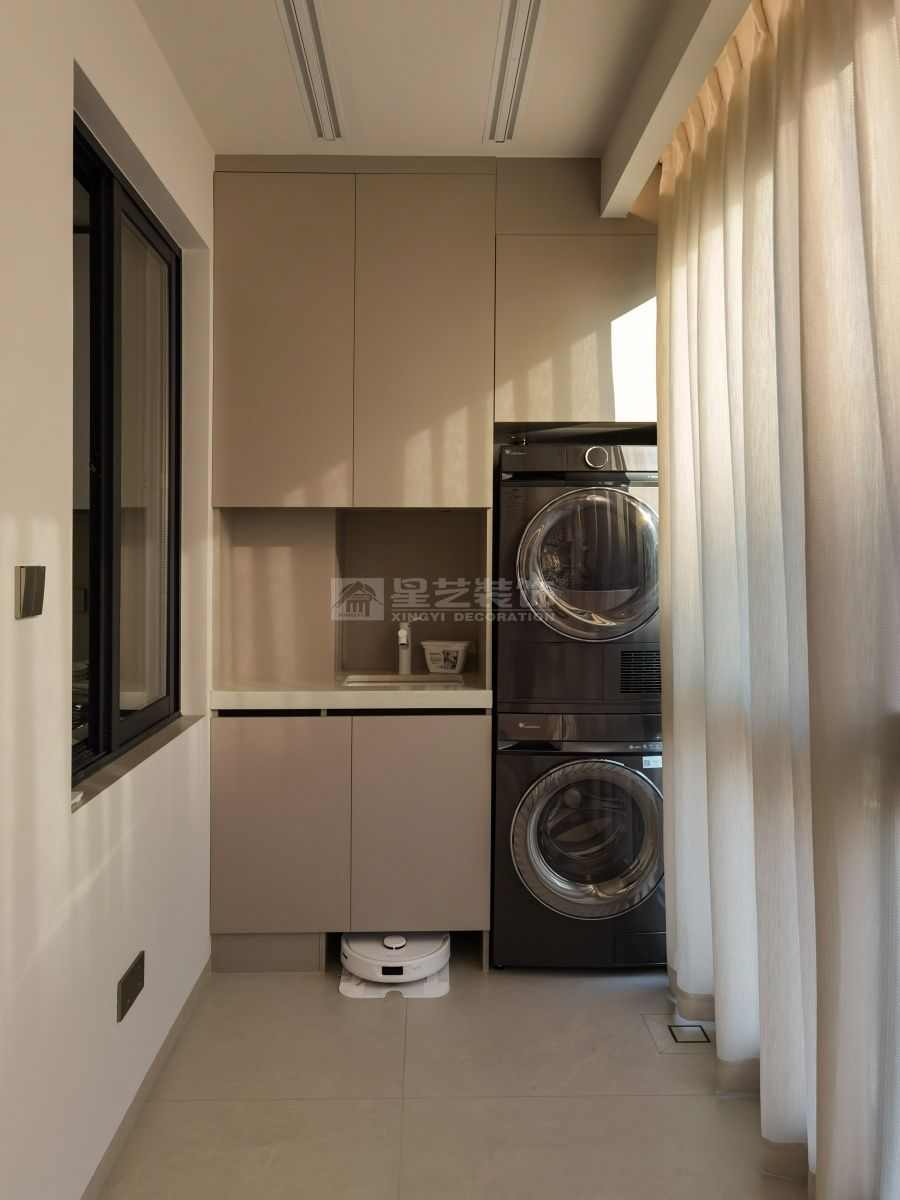 130㎡现代简约三室两厅改造设计，开放式厨房配独立衣帽间(图23)