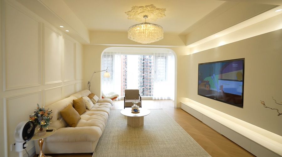 复古雕花吊顶配弧形门洞设计，奶油色调营造浪漫家居氛围(图5)