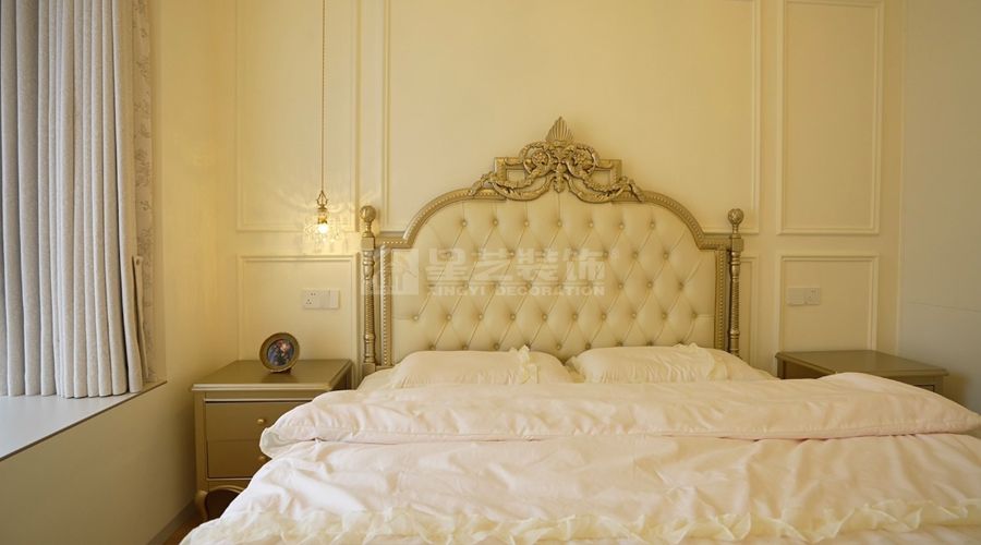 复古雕花吊顶配弧形门洞设计，奶油色调营造浪漫家居氛围(图9)