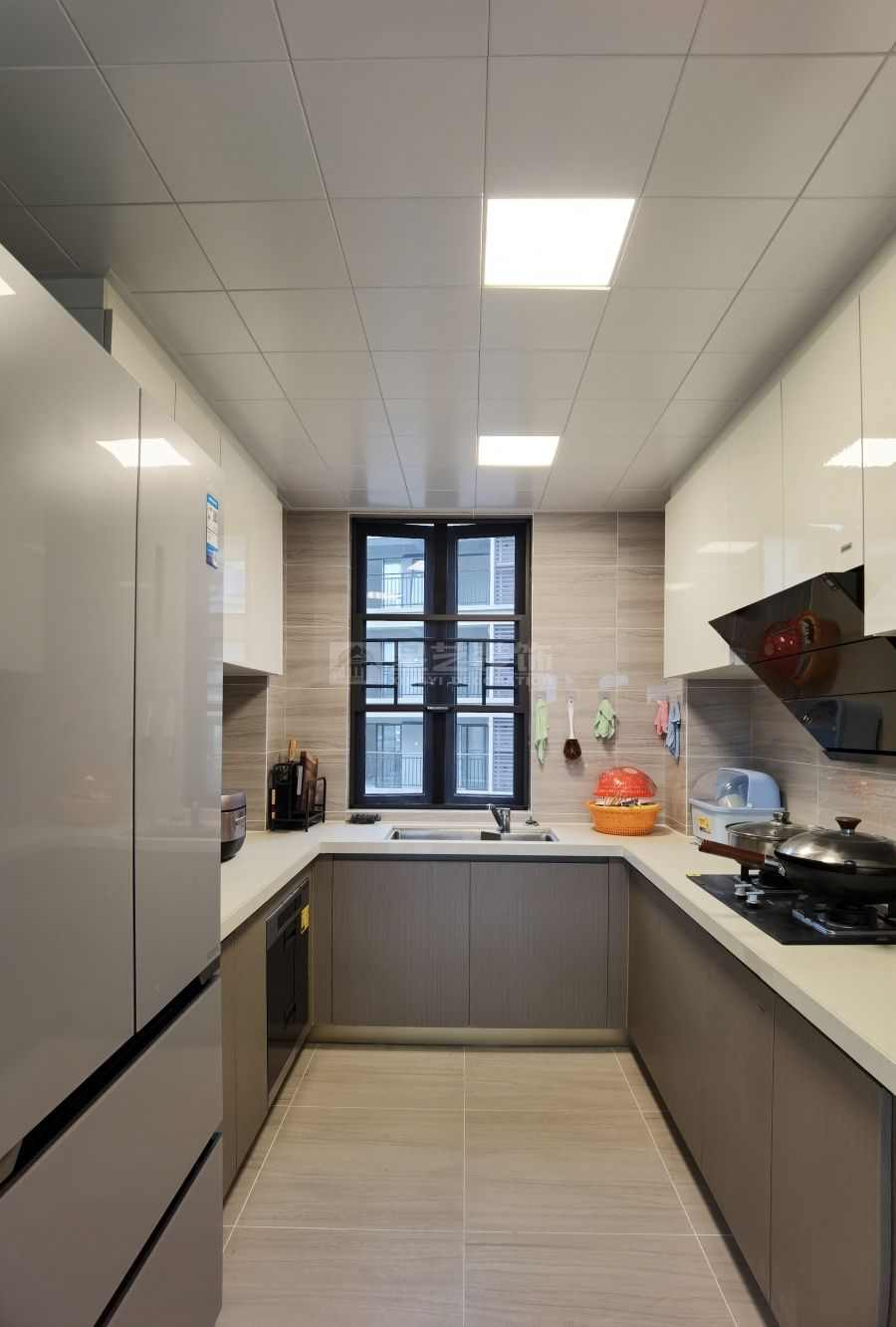 200㎡精装房改造现代极简风，70㎡客厅中西双厨设计方案(图13)