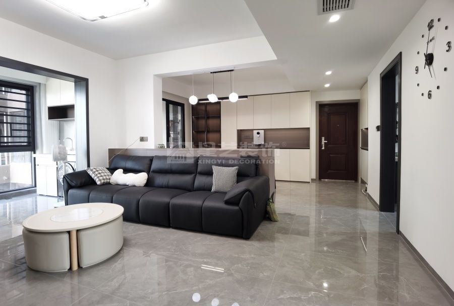 贺州康城一品135平四房现代风实景(图1)